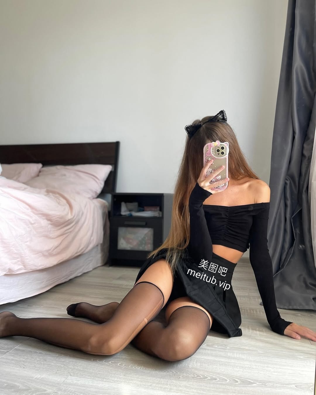 破洞丝袜看起来更性感