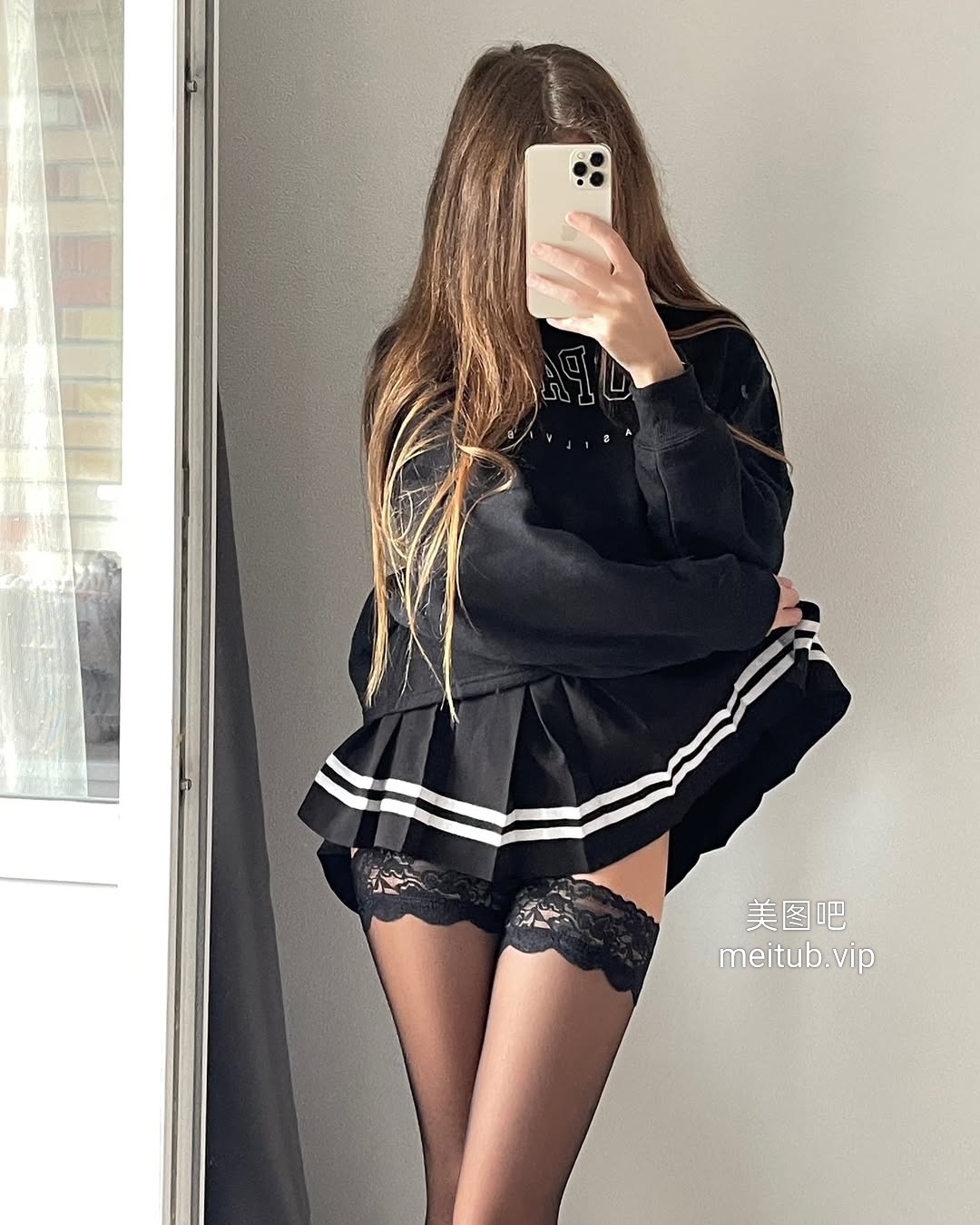 蕾丝花边长筒丝袜美腿