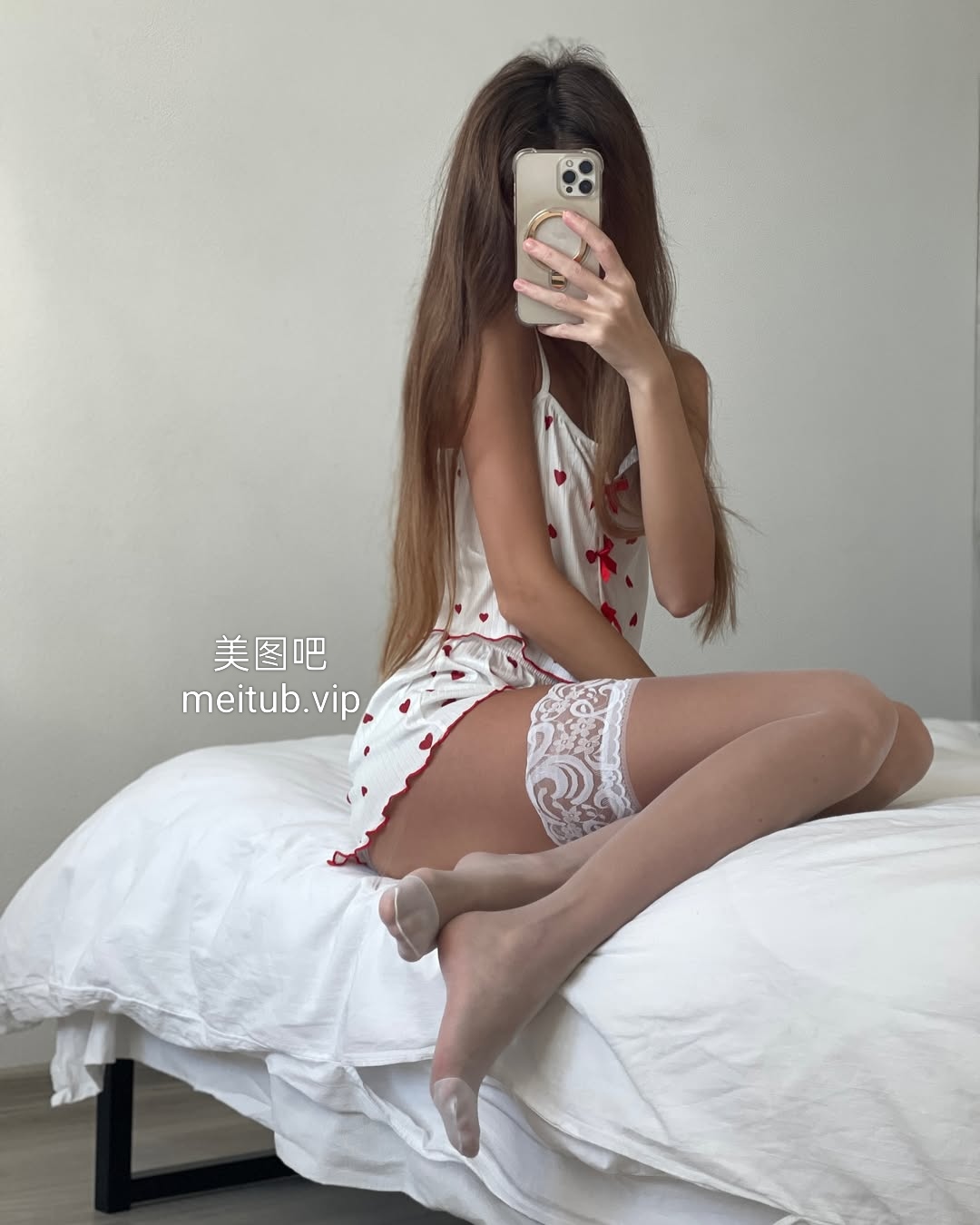 白色蕾丝丝袜美腿