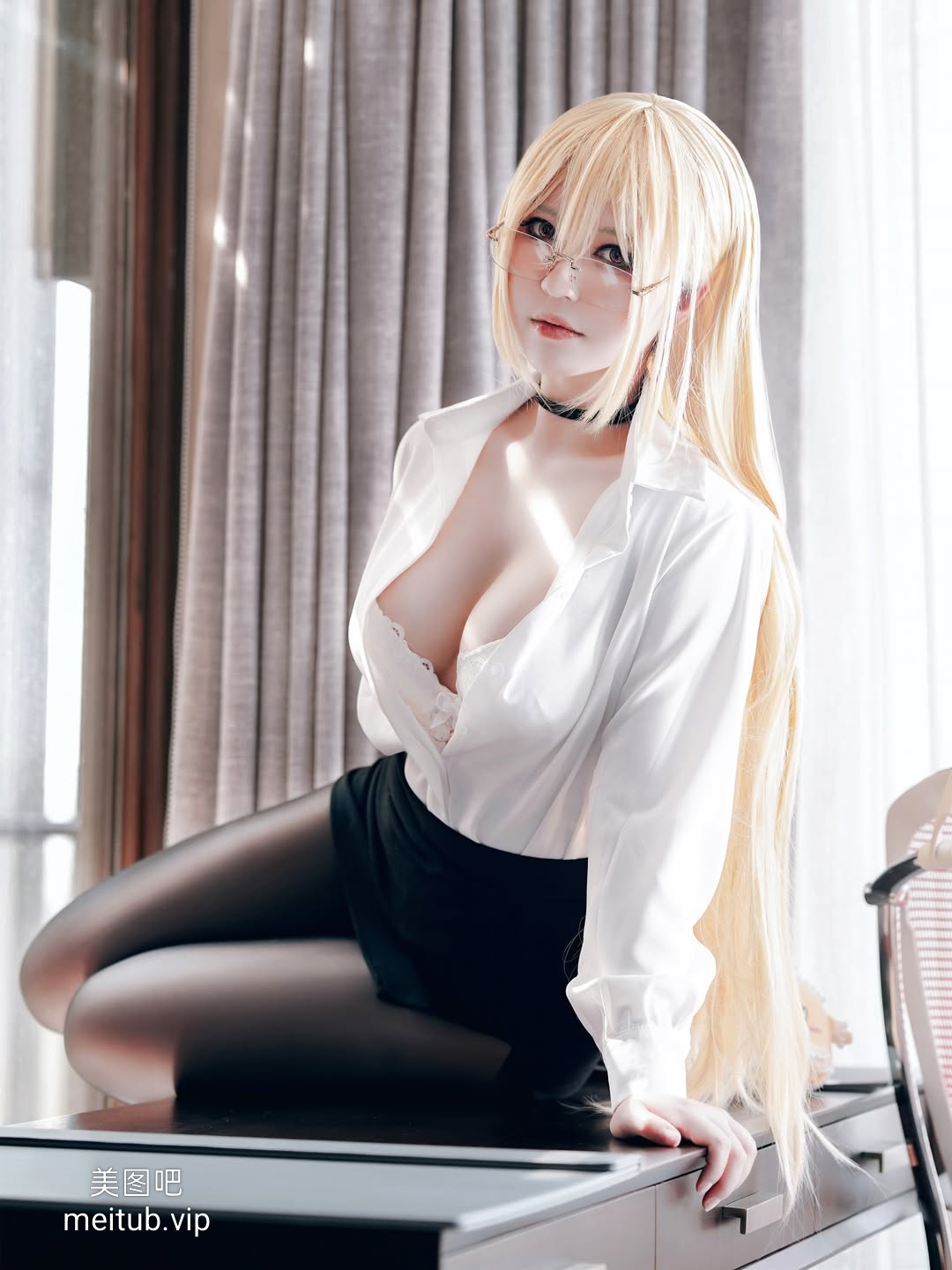 职业装性感黑丝大长腿美女